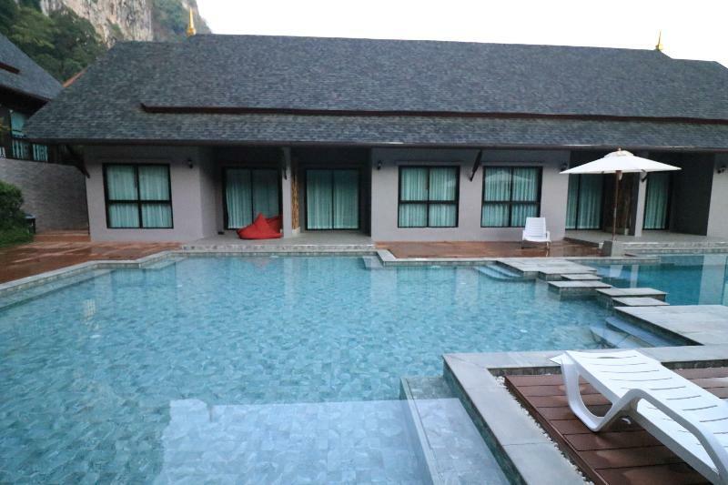 The Scene Cliff View Villas By Swiss-Belhotel Krabi town Buitenkant foto